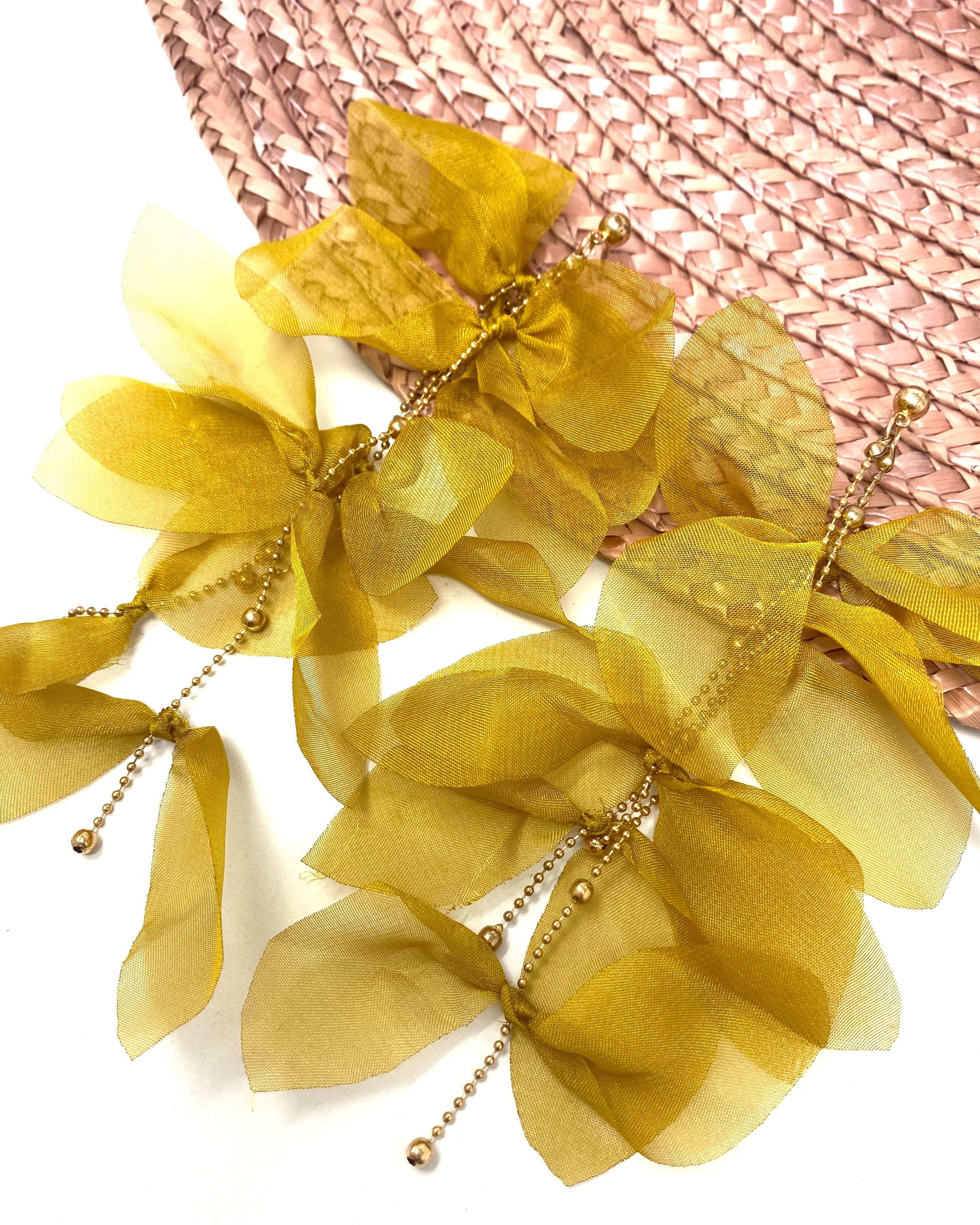 Pendientes Azucena mostaza